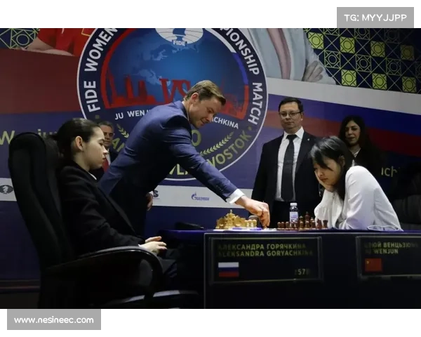 居文君对抗赛现场的独特见解与精心准备展现棋艺风采